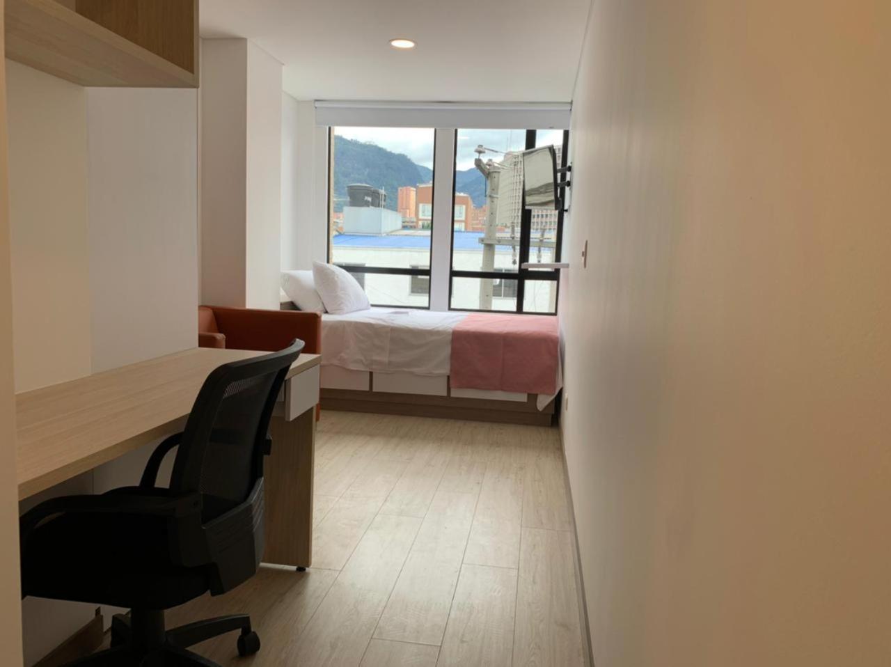 Aparta Estudios Connect Bogota Bilik gambar